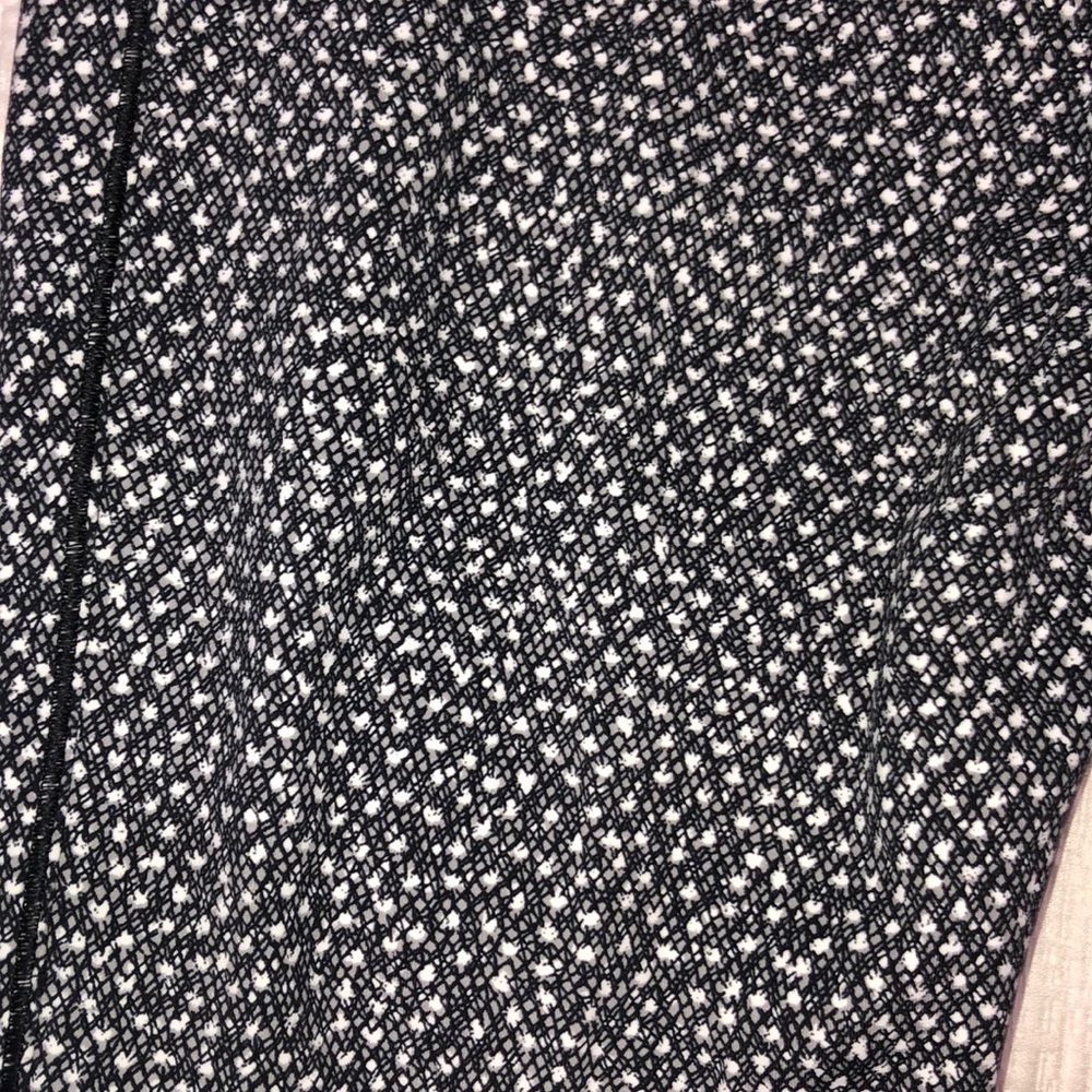 Lululemon leggings with mesh on the back of calf - Picture 3 of 5